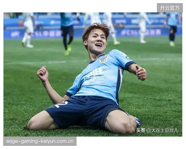 毛伟杰对抗后仍能完成出球：坚韧与智慧的完美结合